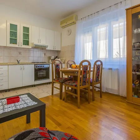Appartement Direkt Am Strand Mit Meerblick Jadranovo